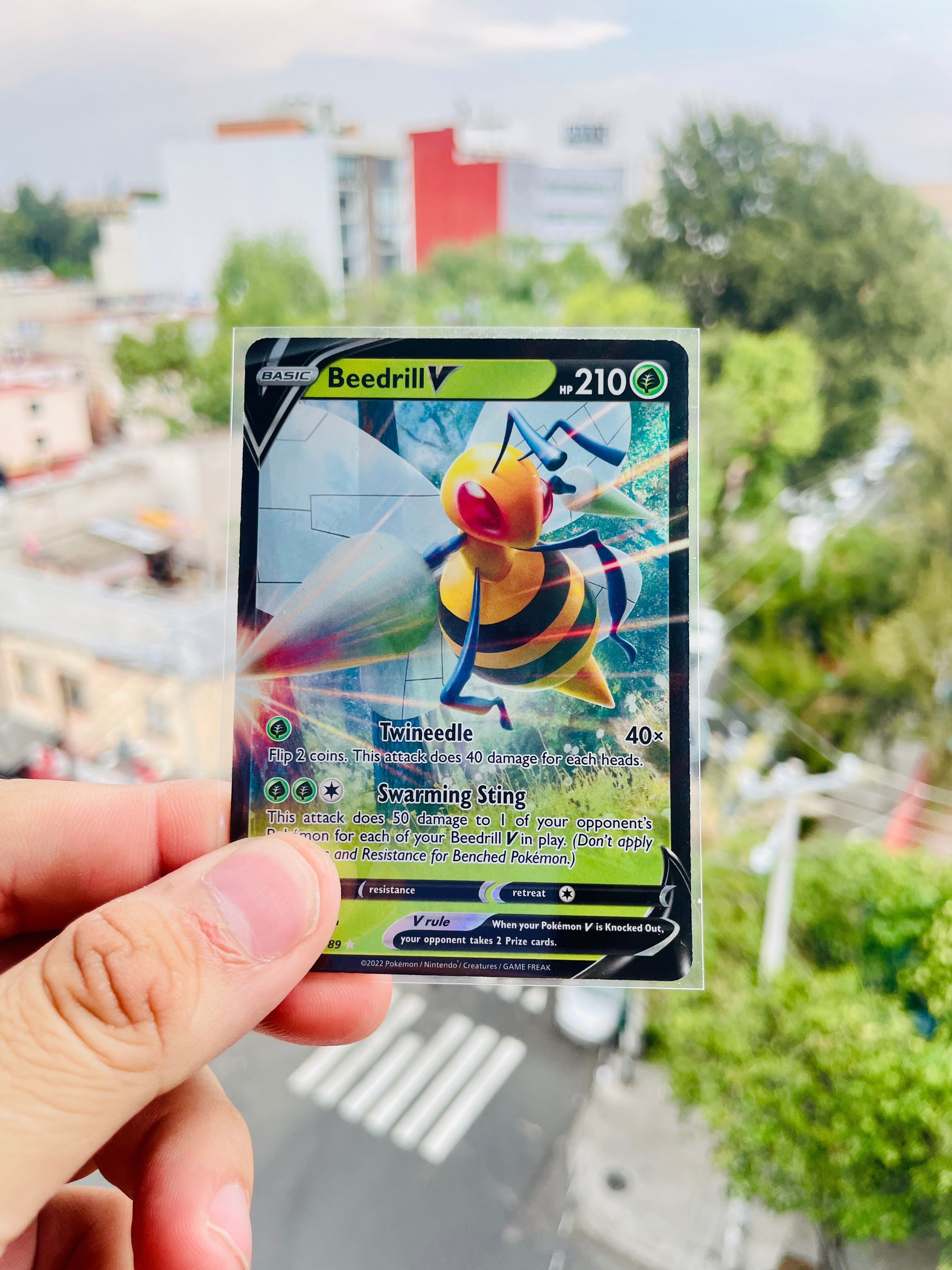 Beedrill V | 001/189 | Astral Radiance | Carta Pokémon TCG | Inglés